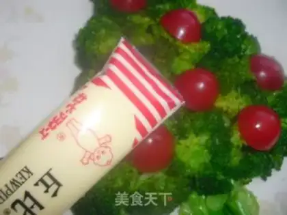 Make Christmas tree salad step 5