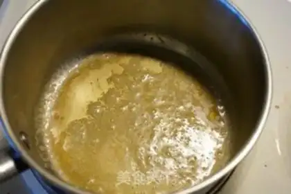 Make French onion soup step 1