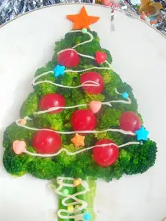Make Christmas tree salad step 6