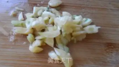 Make Gold needle, fat cow soup step 1