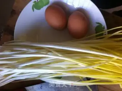 Make Garlic fried eggs step 0