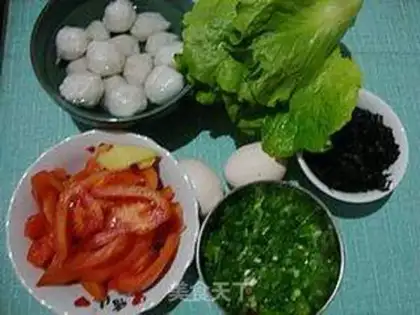Make Fish and tomato violet soup step 0