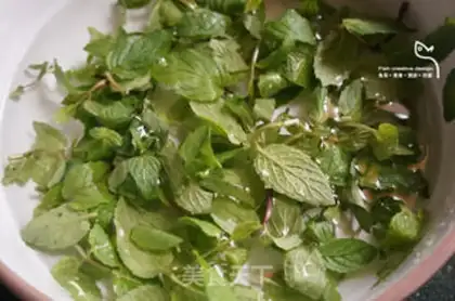 Make salted lemon mojito step 1