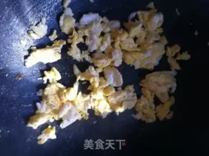 Make Garlic fried eggs step 4