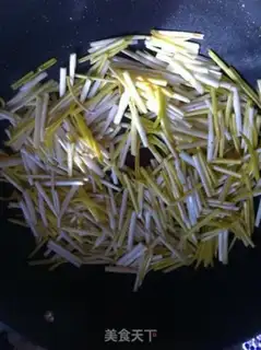 Make Garlic fried eggs step 5