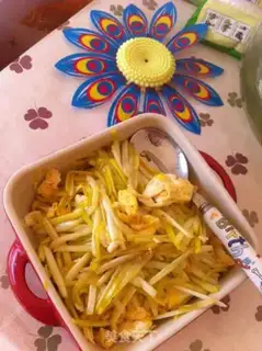 Make Garlic fried eggs step 8