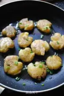 Make Onion pepper salt potatoes step 9