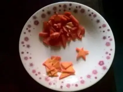 Make Christmas tree salad step 2