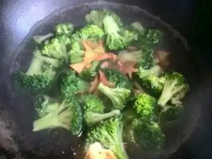 Make Christmas tree salad step 3