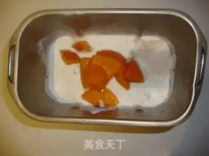 Make Pumpkin rose roll step 1