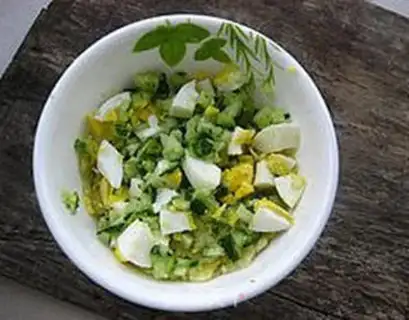 Make Christmas tree salad step 5