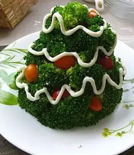 Make Christmas tree salad step 11