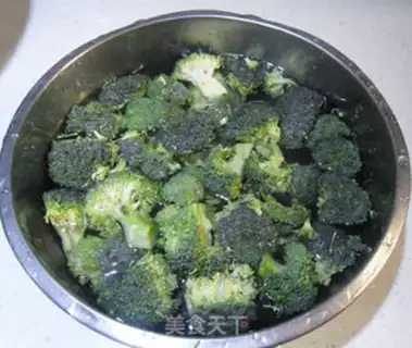 Make Garlic broccoli step 1