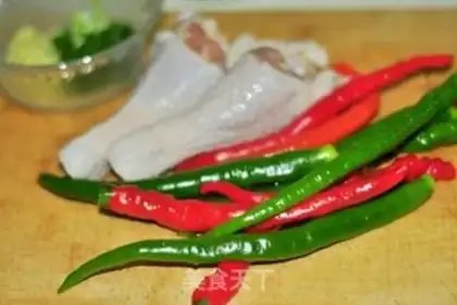 Make The hot, hot chicken step 0
