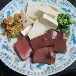 Make Pig blood tofu soup step 0