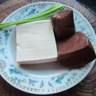 Make Tofu boils pig blood step 0