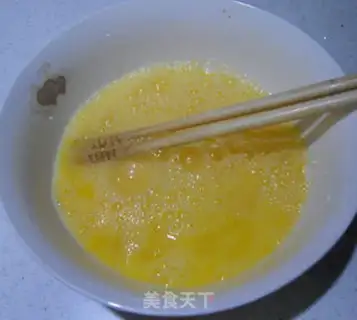 Make Eggs mixed with a chrysanthemum step 2