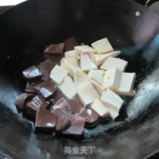 Make Tofu boils pig blood step 2