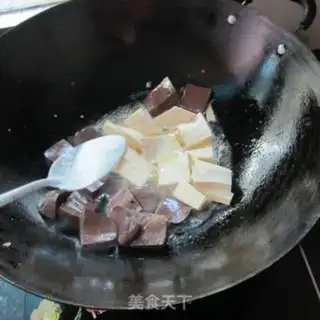 Make Tofu boils pig blood step 3