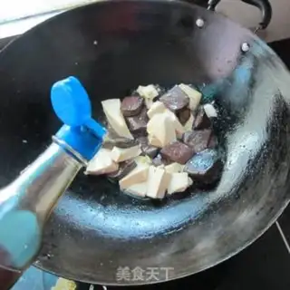 Make Tofu boils pig blood step 4