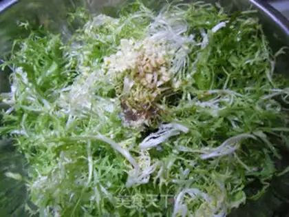 Make Eggs mixed with a chrysanthemum step 5