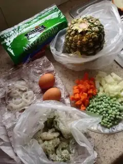 Make Pineapple curry step 0