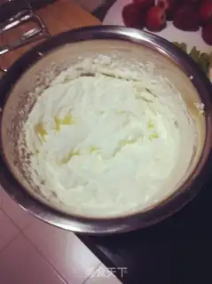 Make Almond fruit cream cake step 7