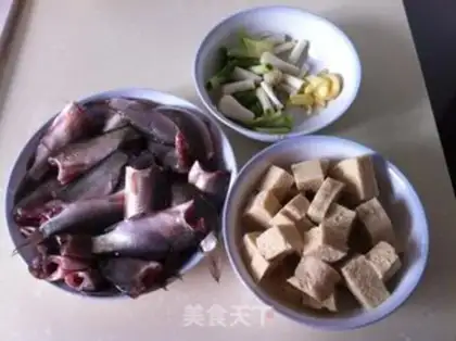 Make Frozen tofu stews wild minnows step 0