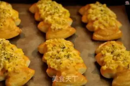 Make Gold and yellow salad bread step 16