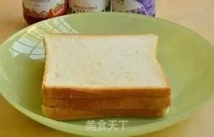 Make A jam sandwich step 3