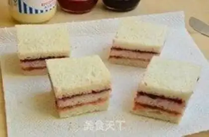 Make A jam sandwich step 4