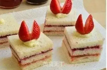 Make A jam sandwich step 5