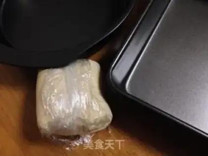 Make A thin seafood pizza step 1