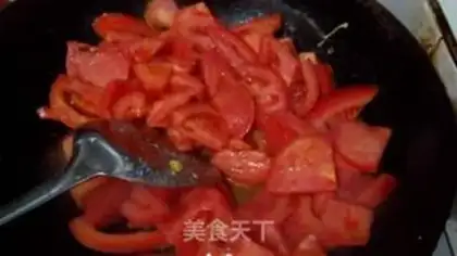 Make Tomato fried eggs step 4