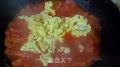 Make Tomato fried eggs step 5