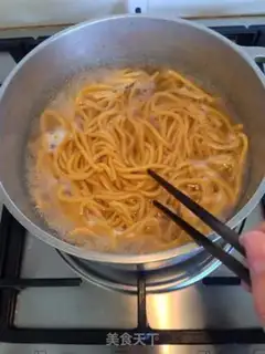 Make Chon onion lobster noodle step 2