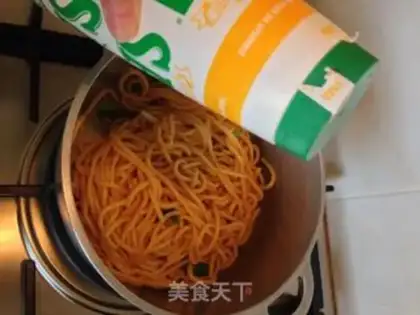 Make Chon onion lobster noodle step 4