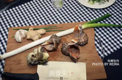 Make Oiled conch step 1