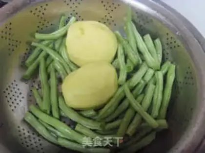 Make Potato fried beans step 1