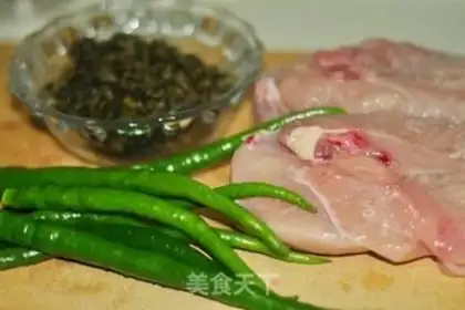 Make Green pepper chicken sprouts step 0