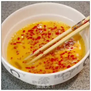 Make Onion thick egg fever step 1