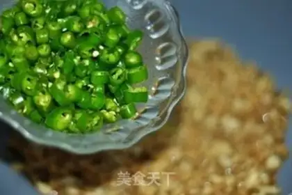 Make Green pepper chicken sprouts step 5