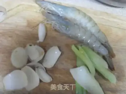 Make Celery lily shrimp step 0