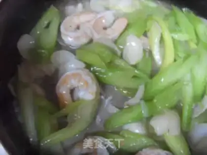 Make Celery lily shrimp step 2