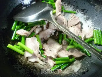 Make Garlic fried pork step 4