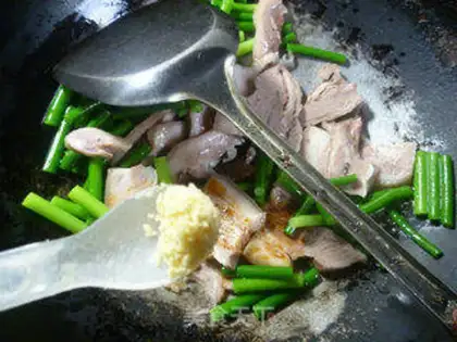 Make Garlic fried pork step 7