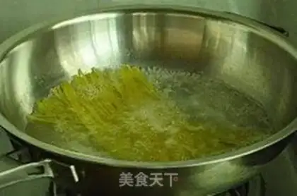 Make Beef sauce noodles step 1