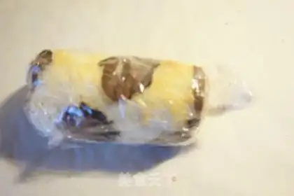 Make Tokyo chocolate banana roll step 13