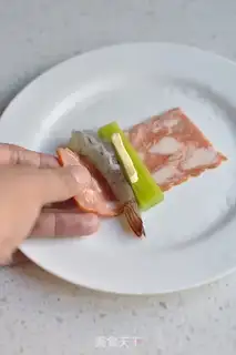 Make Bacon shrimp rolls step 1