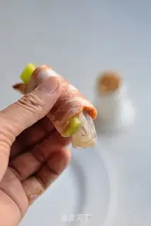 Make Bacon shrimp rolls step 2